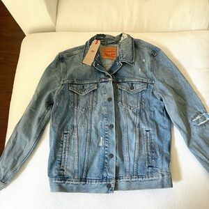 NWT Levi’s Trucker Denim Jacket